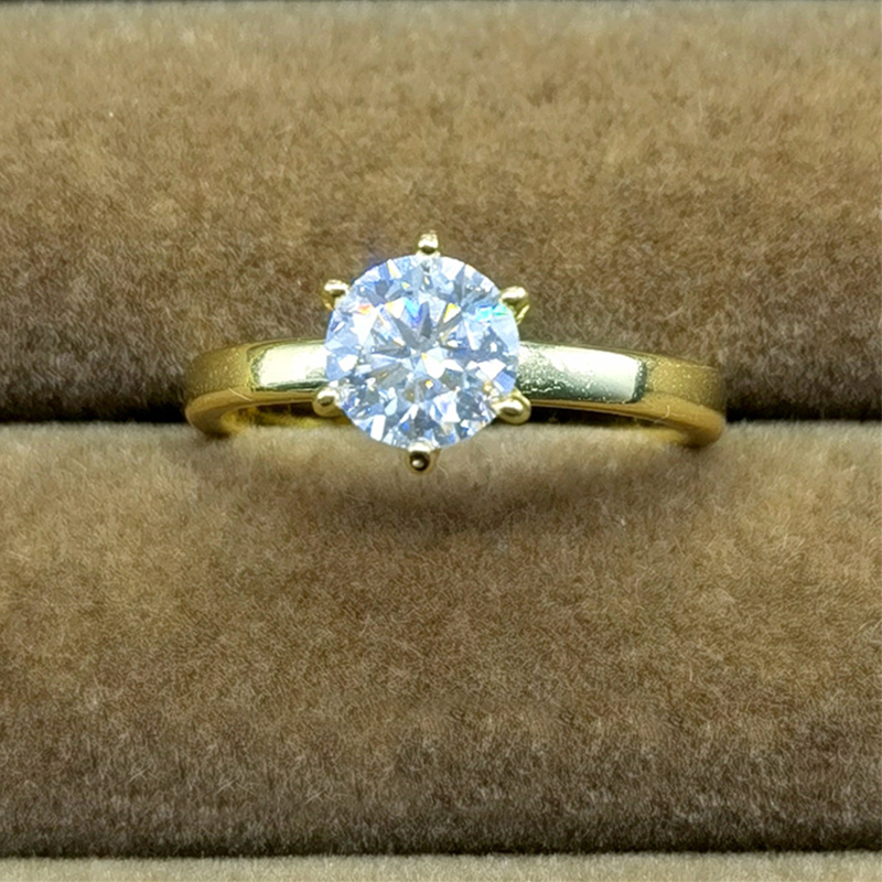 Classic 6 Claws 18k Gold Moissanite Set