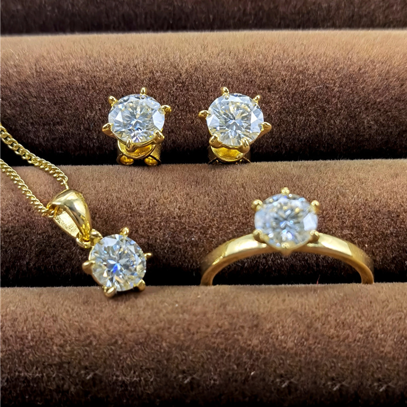 Classic 6 Claws 18k Gold Moissanite Set