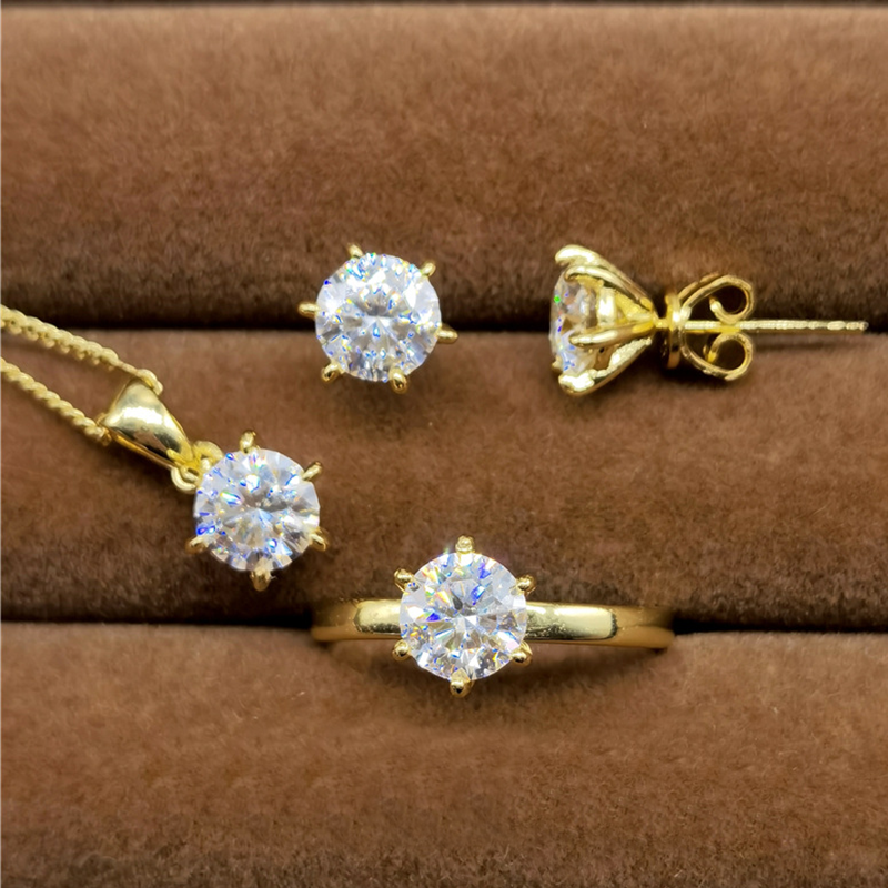 Classic 6 Claws 18k Gold Moissanite Set