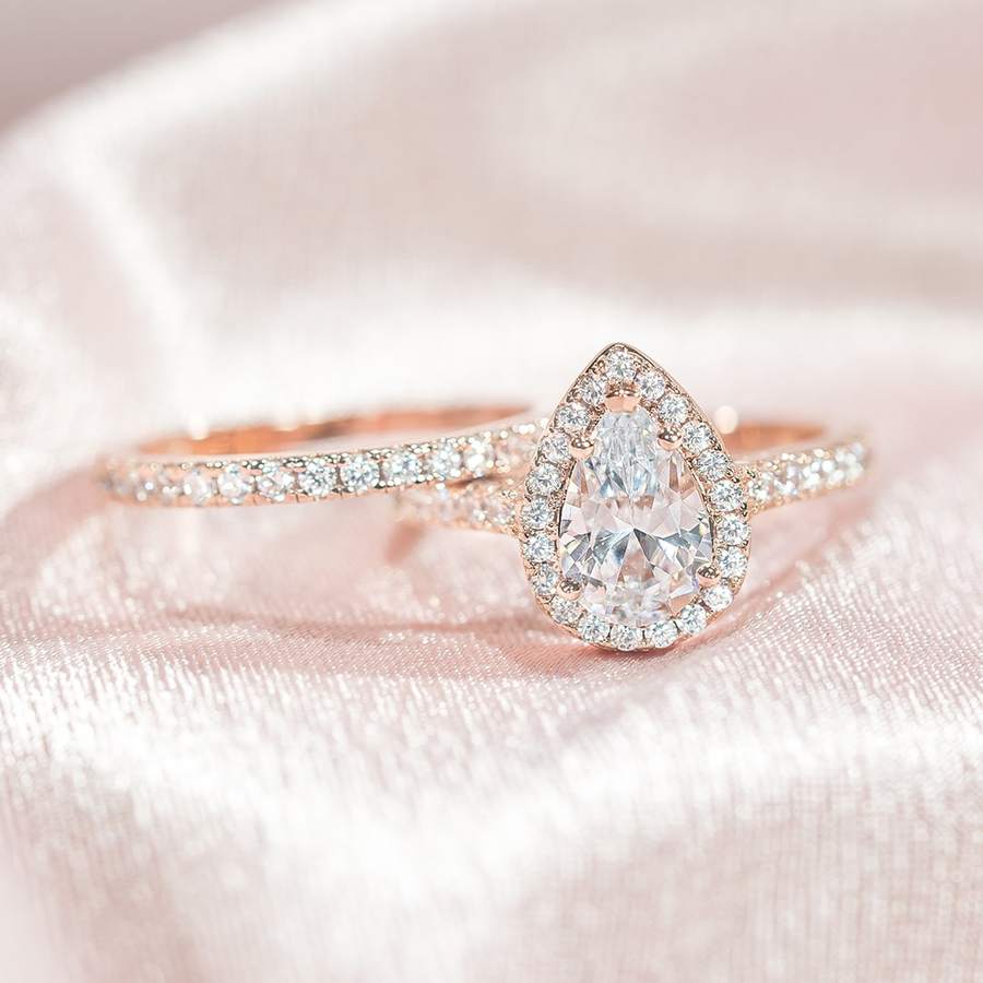 Gorgeous Pear-Shaped Ring Set